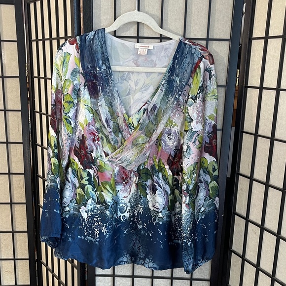 Sundance Floral V-Neck Women Top - Picture 1 of 13